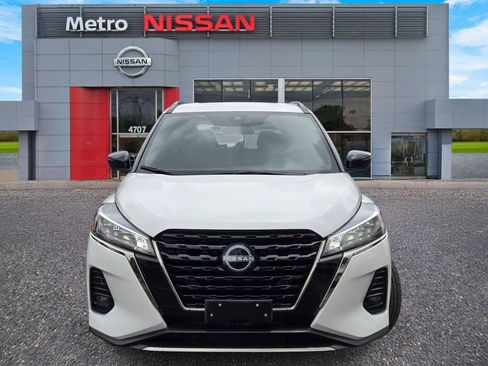 Certified 2023 Nissan Kicks SR FWD image 2