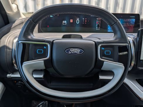 Certified 2025 Ford Expedition Platinum AWD/4WD image 32