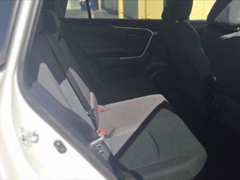 Used 2021 Toyota RAV4 LE AWD/4WD image 18