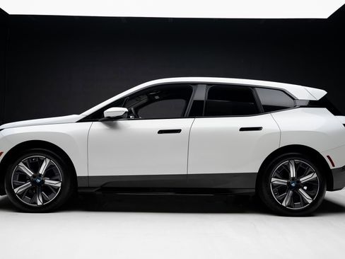 Used 2024 BMW iX xDrive50 w/ Premium Package image 17