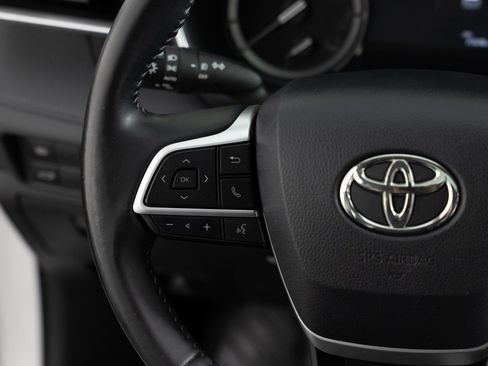 Used 2022 Toyota Highlander XLE FWD image 33
