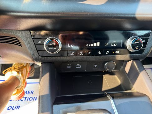 Used 2024 Mitsubishi Outlander SE FWD image 14