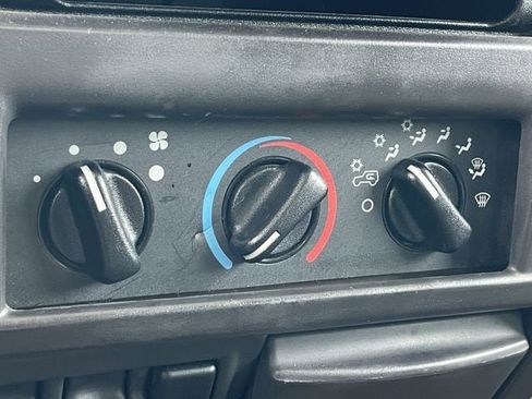 Used 2002 Jeep Wrangler Sahara image 17