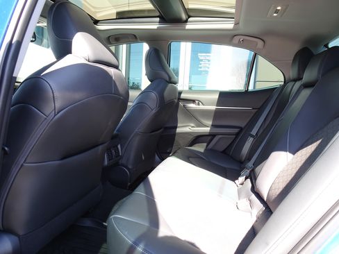 Used 2020 Toyota Camry XSE w/ Navigation Package image 16