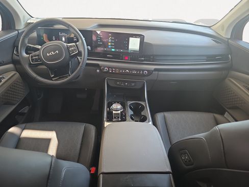 Used 2026 Kia Carnival EX FWD image 2