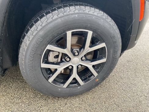 Used 2023 Jeep Grand Cherokee L Limited image 7