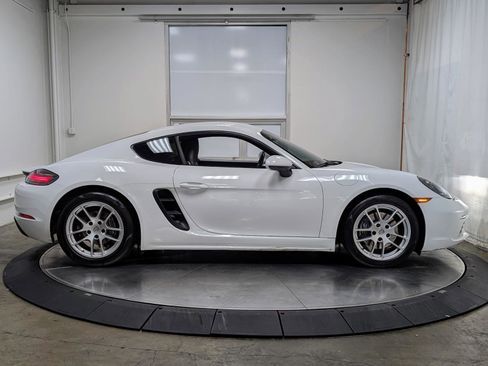 Used 2021 Porsche 718 Cayman image 10