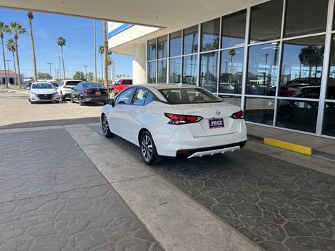 Used 2025 Nissan Versa SV image 3