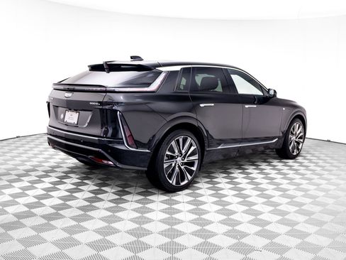 Certified 2025 Cadillac Lyriq Luxury w/ LPO, Floor Liner Package AWD/4WD image 5