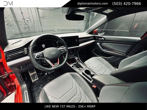 Used 2025 Volkswagen Jetta GLI Autobahn FWD image 17