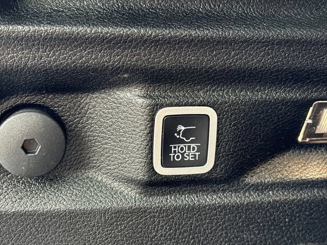 Used 2021 Jeep Grand Cherokee L Laredo w/ Luxury Tech Group I AWD/4WD image 6