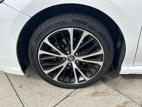 Used 2020 Toyota Camry SE FWD image 20