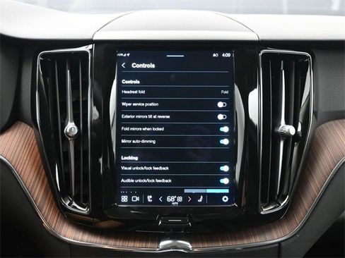 Used 2023 Volvo XC60 B5 Plus w/ Climate Package image 16