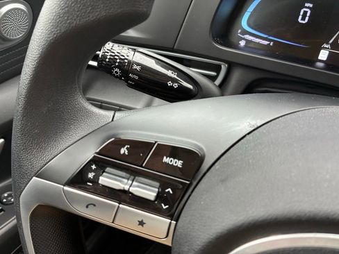 Used 2024 Hyundai Elantra SE image 25