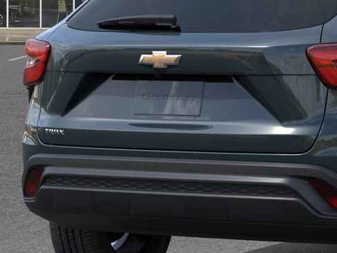 New 2026 Chevrolet Trax LS w/ LS Convenience Package FWD image 14