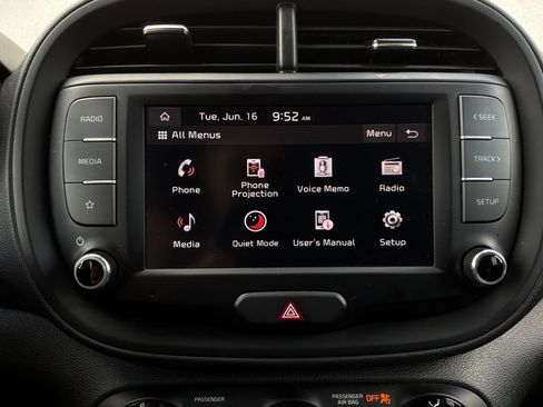 Used 2025 Kia Soul LX w/ LX Technology Package FWD image 27