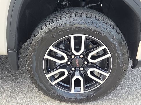 Used 2026 GMC Sierra 1500 AT4 w/ AT4 Premium Package AWD/4WD image 7