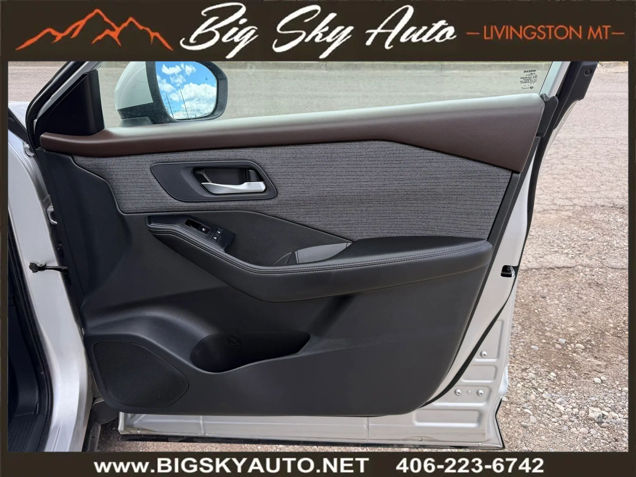 Used 2022 Nissan Rogue SV AWD/4WD image 18