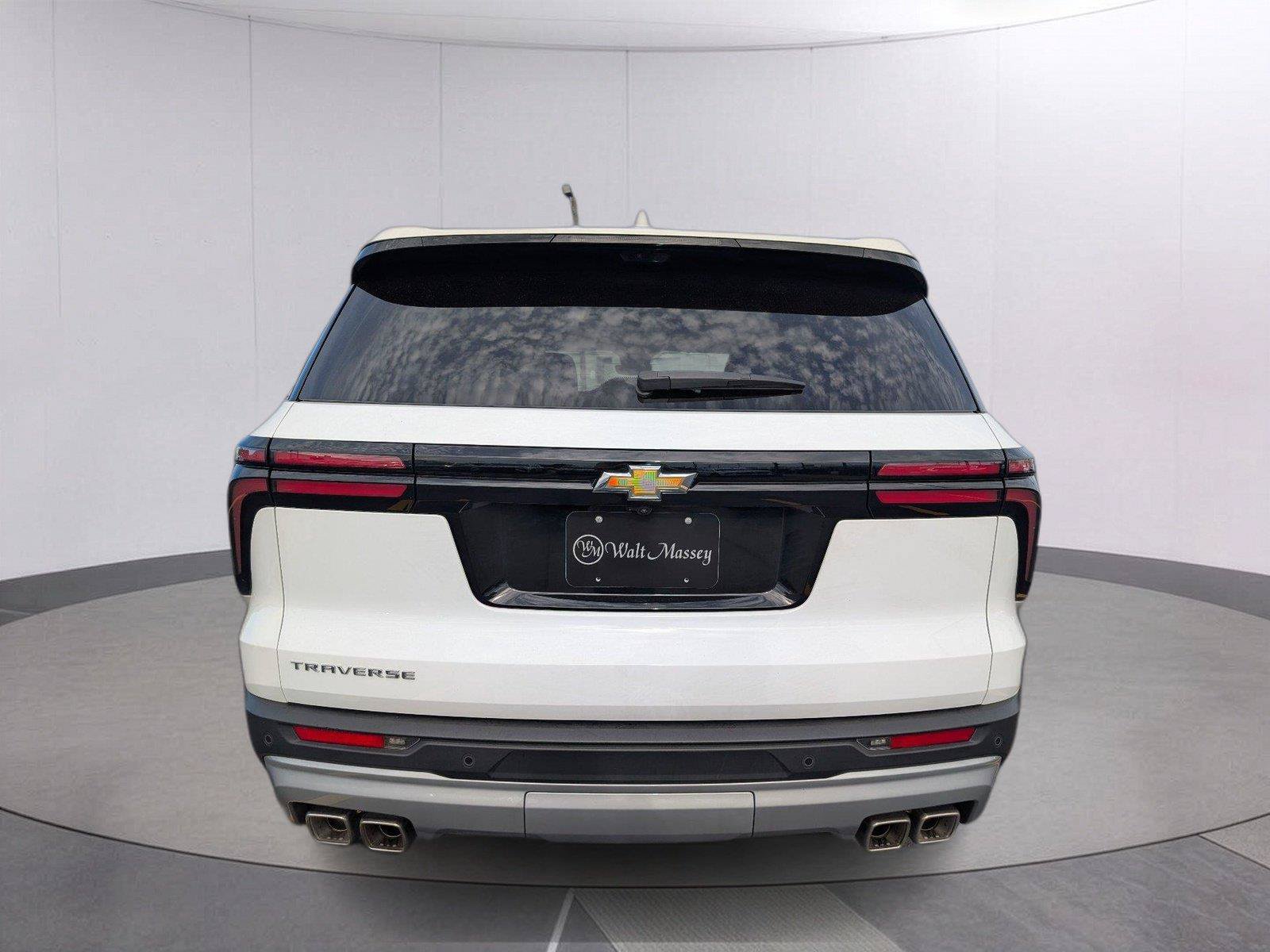 Used 2026 Chevrolet Traverse LT w/ Driver Confidence Package FWD image 6