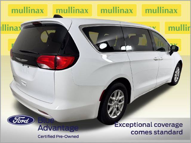 Used 2023 Chrysler Voyager LX FWD image 4