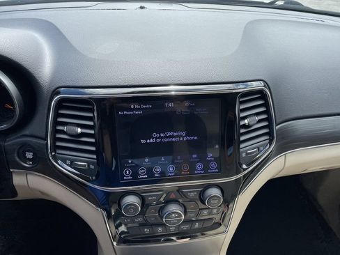 Used 2020 Jeep Grand Cherokee Limited AWD/4WD image 18