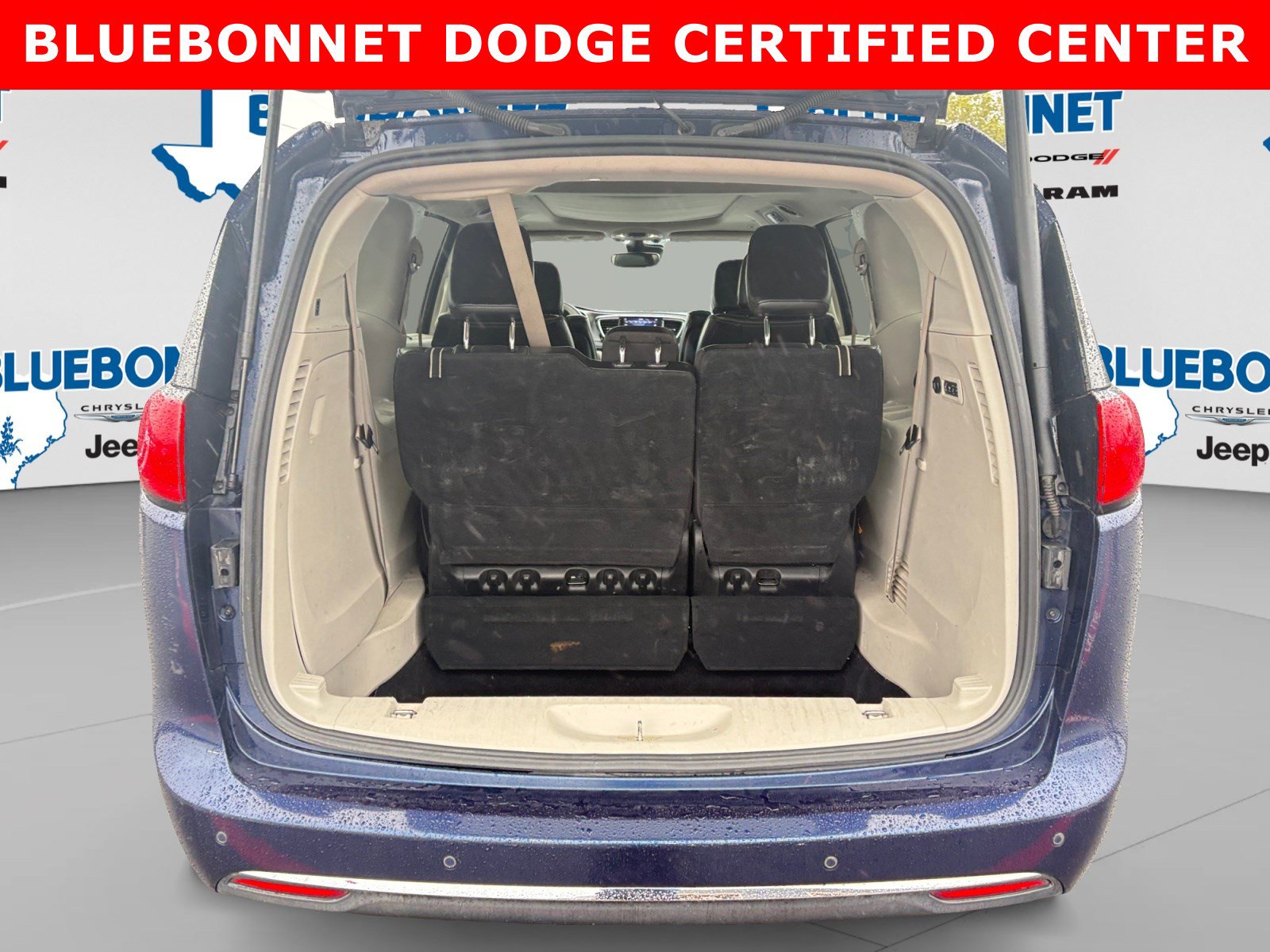 Used 2018 Chrysler Pacifica Limited w/ Tire & Wheel Group FWD image 23