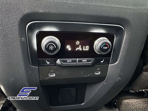 Used 2022 GMC Yukon XL Denali image 13