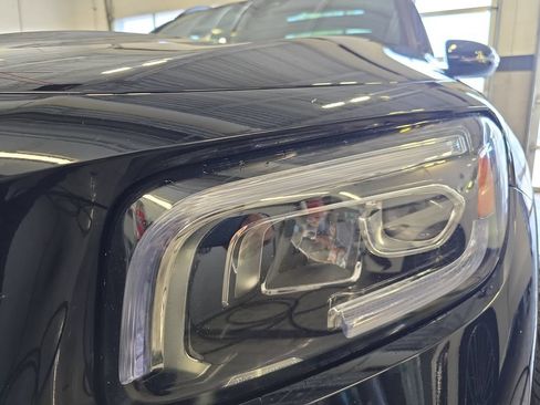 Used 2022 Mercedes-Benz GLB 250 4MATIC image 35