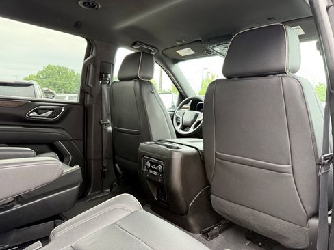 Used 2023 Chevrolet Suburban Premier AWD/4WD image 22