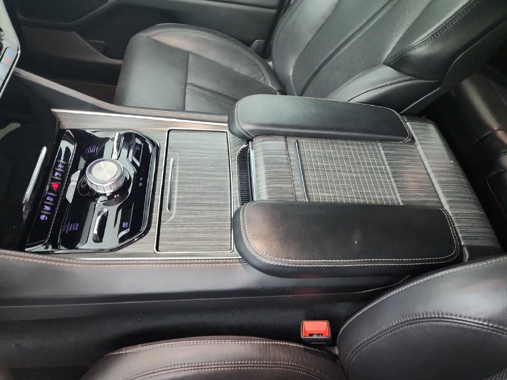 Certified 2024 Jeep Wagoneer L Series III AWD/4WD image 33