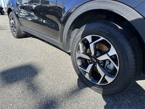 Used 2022 Kia Sportage LX image 11