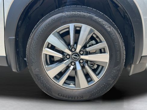 Used 2025 Nissan Pathfinder SL FWD image 34