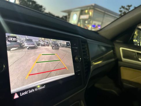 Used 2021 Volkswagen Atlas Cross Sport SE w/ Panoramic Sunroof Package image 14