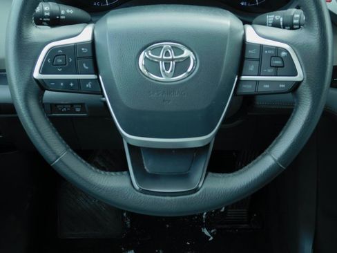 Used 2024 Toyota Sienna XLE image 16