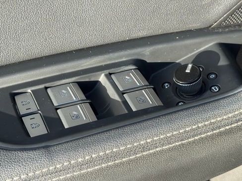 Used 2019 Audi e-tron Premium Plus image 18