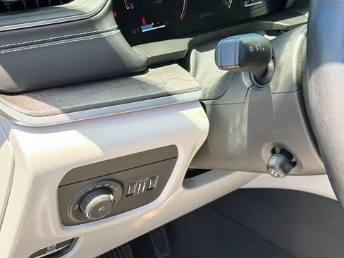 Used 2022 Jeep Grand Cherokee Overland AWD/4WD image 10