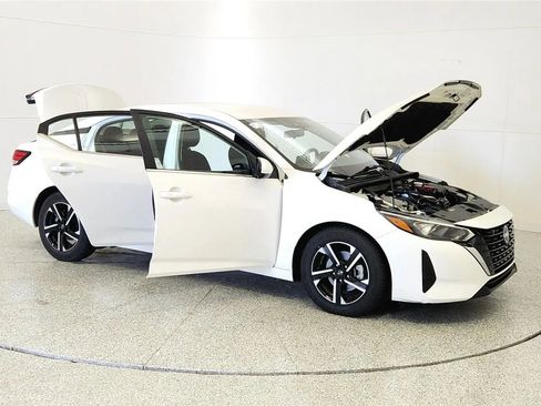 Used 2024 Nissan Sentra SV FWD image 9