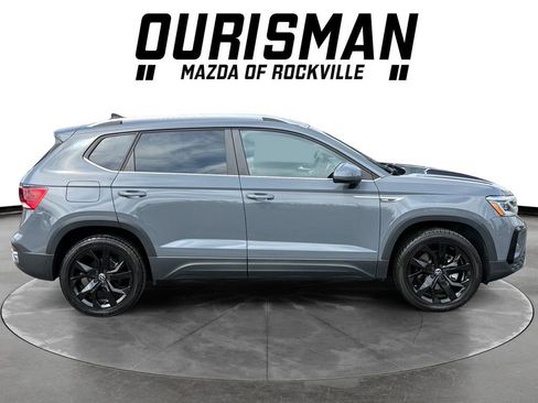 Used 2022 Volkswagen Taos SEL w/ Panoramic Sunroof Package image 7