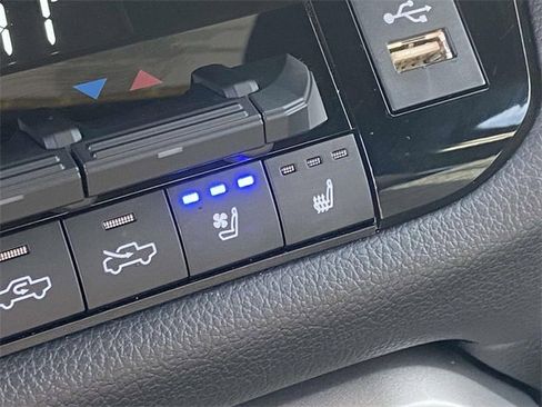 Used 2025 Toyota Tundra Limited image 25