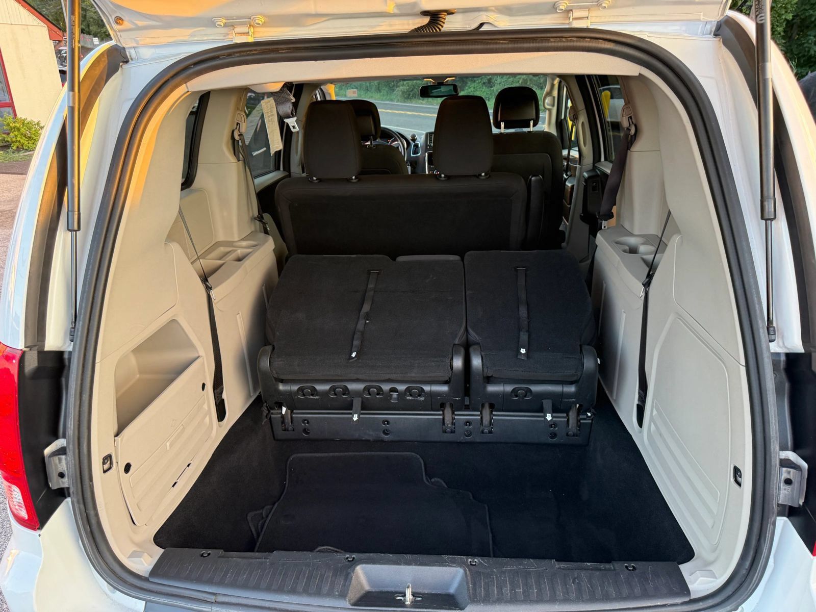 Used 2019 Dodge Grand Caravan SE FWD image 11