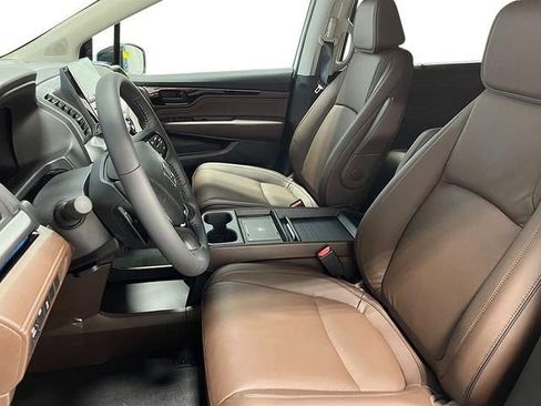 New 2026 Honda Odyssey Touring image 9