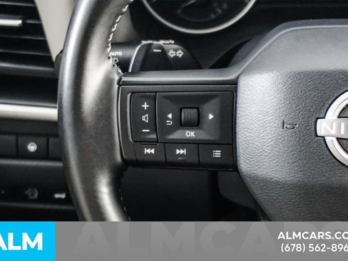 Used 2025 Nissan Rogue SV FWD image 28