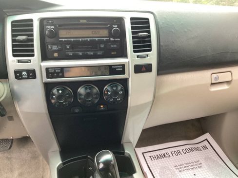 Used 2005 Toyota 4Runner SR5 RWD image 10
