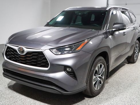 Used 2024 Toyota Highlander XLE image 34