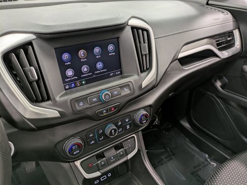 Used 2023 GMC Terrain SLE w/ Driver Convenience Package image 10