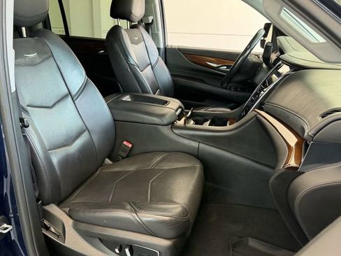 Used 2018 Cadillac Escalade ESV Luxury RWD image 14