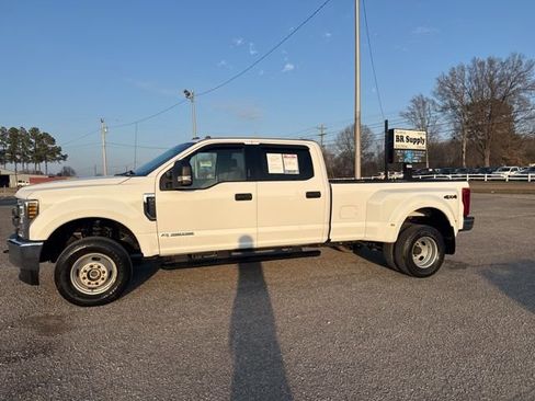 Used 2018 Ford F350 XLT image 2