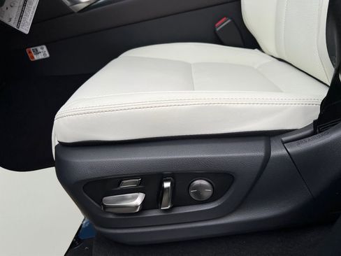 New 2026 Lexus LX 600 4WD w/ Luxury Package image 16