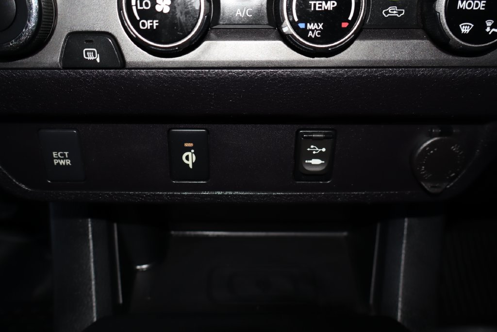 Used 2017 Toyota Tacoma TRD Sport w/ Tow Package (A/T) AWD/4WD image 28