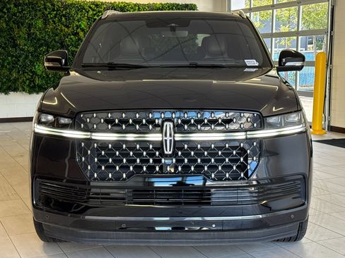 Certified 2025 Lincoln Navigator Black Label image 9